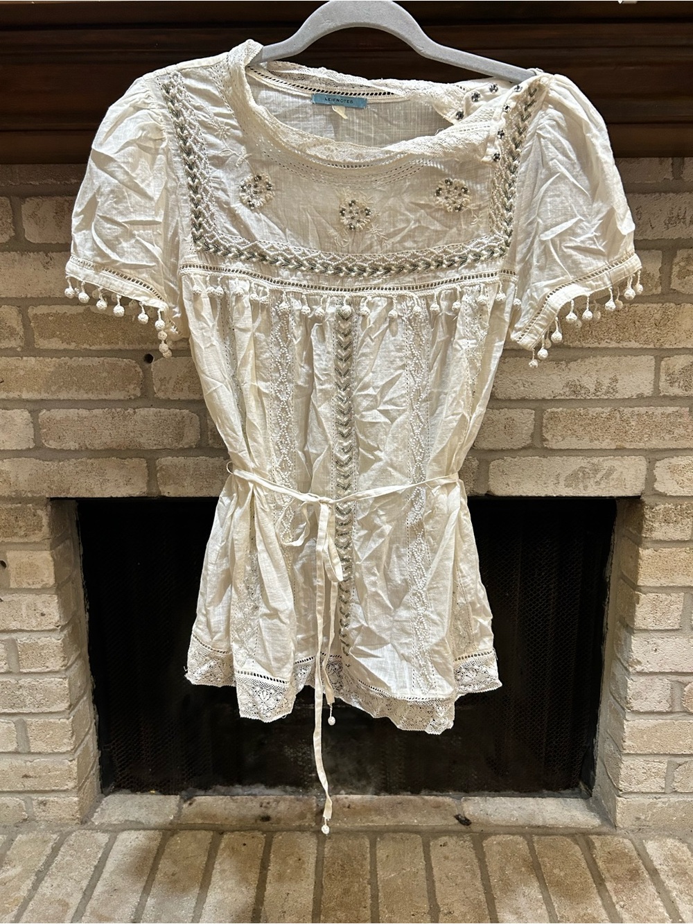 Leifnotes Boho White Embroidered Peasant Top - Lightweight Summer Blouse EUC